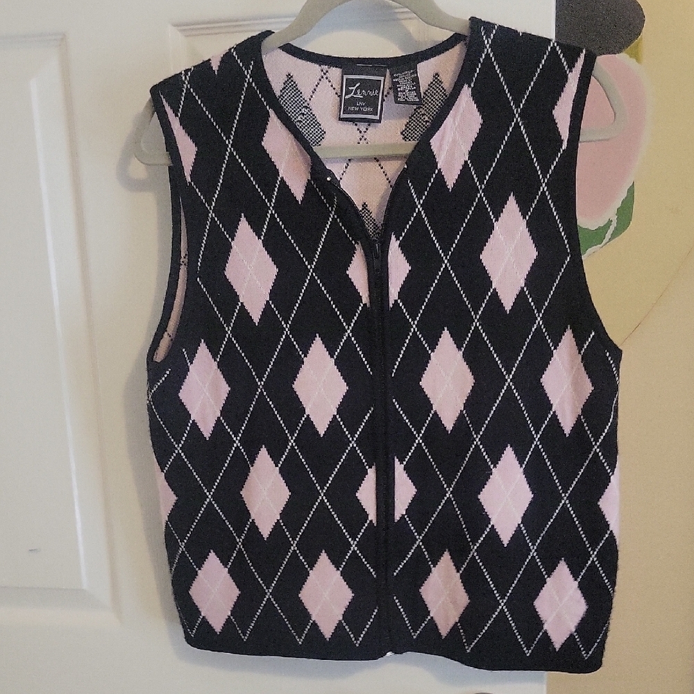 Lennie LNY New York SzMed Zip up front Argyle Patterned Sweater Vest
